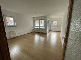 beautiful 3-room apartment with fitted kitchen and balcony